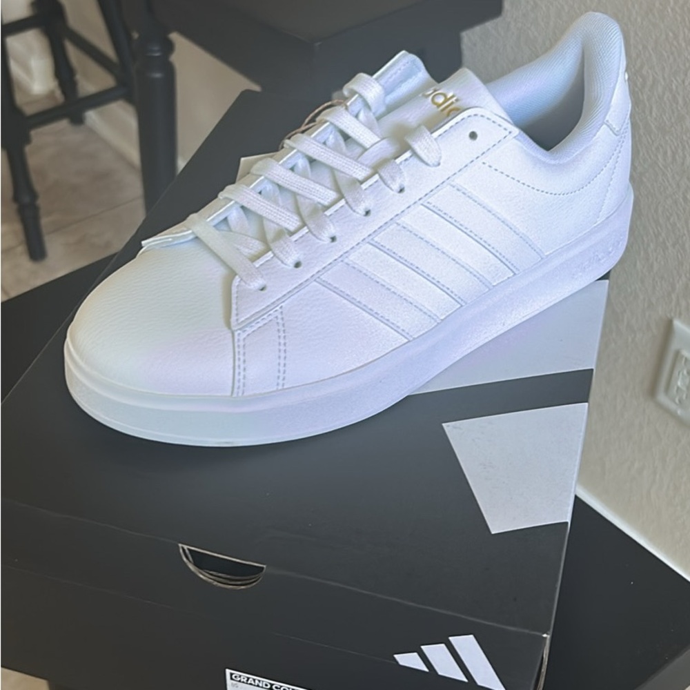 NIB WOMENS Adidas White Sneakers with Subtle Gold Details 9